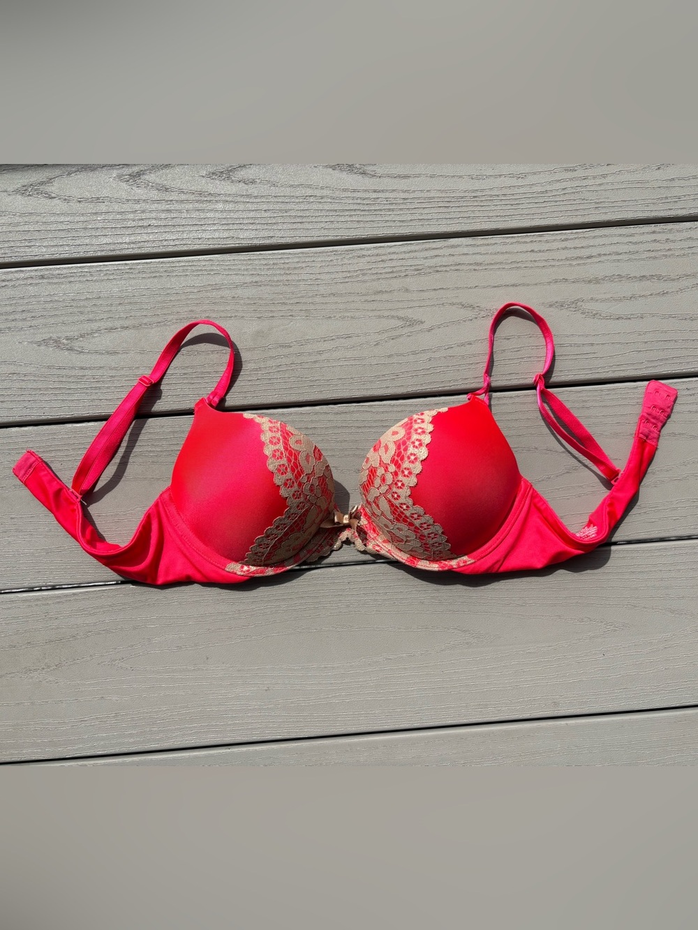 Bright red Victoria’s Secret Bombshell Plunge satin push up bra w/ lace Size 36A
